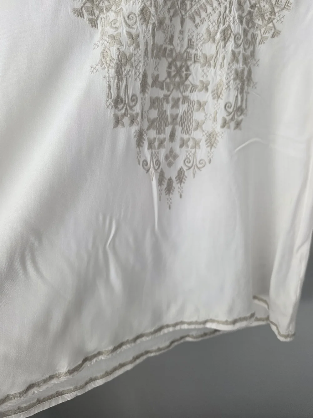 Chelsea & Theodore Embroidered Boho Blouse Women’s Size L White Bell Sleeve - Picture 8 of 12